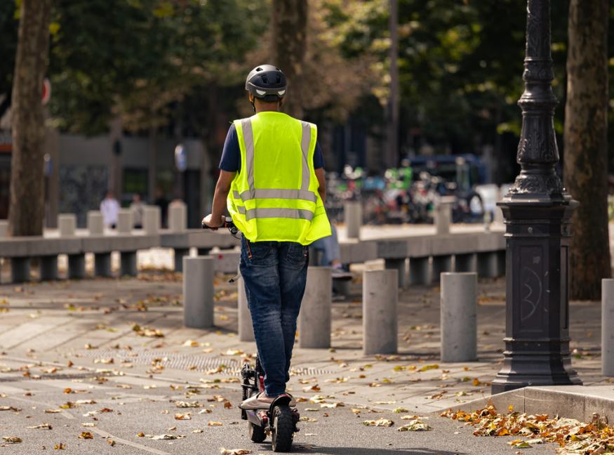 Ireland and Paris Introduce Mandatory Helmet and High-Visibility Requirements for E-Scooters